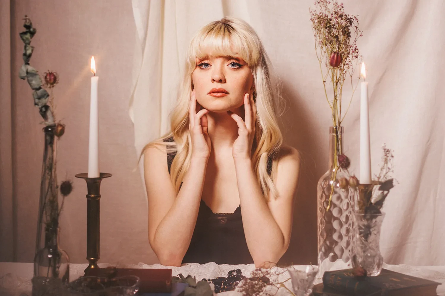 Maisie Peters shows off her talent at Assai Records in Edinburgh