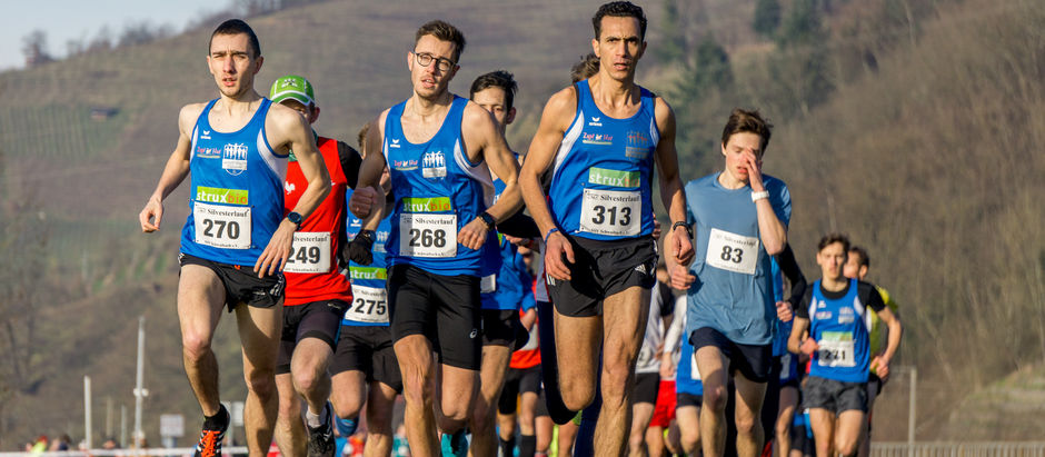 Ein letztes blaues Feuerwerk zum Ende des Jahrzehnts