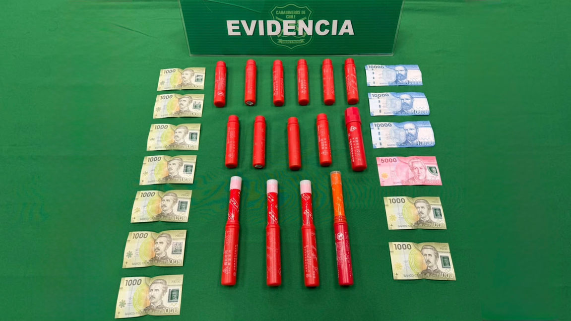 Dos detenidos por venta de bengalas durante “banderazo” previo al partido entre Deportes Antofagasta y Universidad de Chile