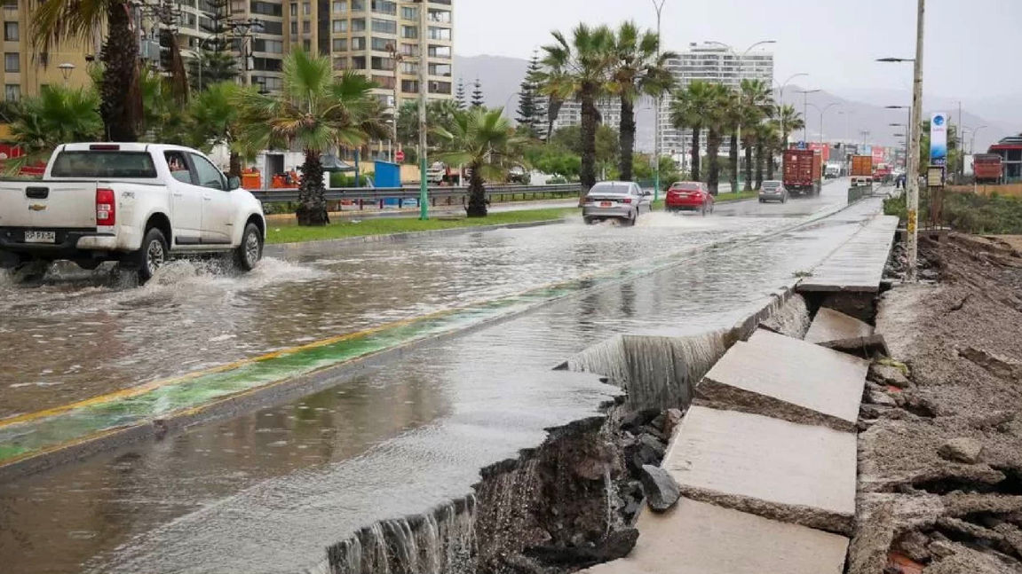 Contraloría detecta retraso superior a 23 años en actualización de plan de drenaje de aguas lluvias de Antofagasta