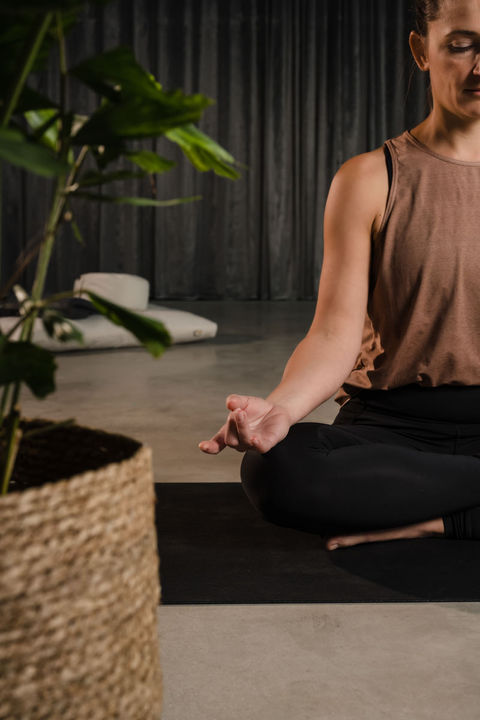 Meditationssitz mit Shuni Mudra