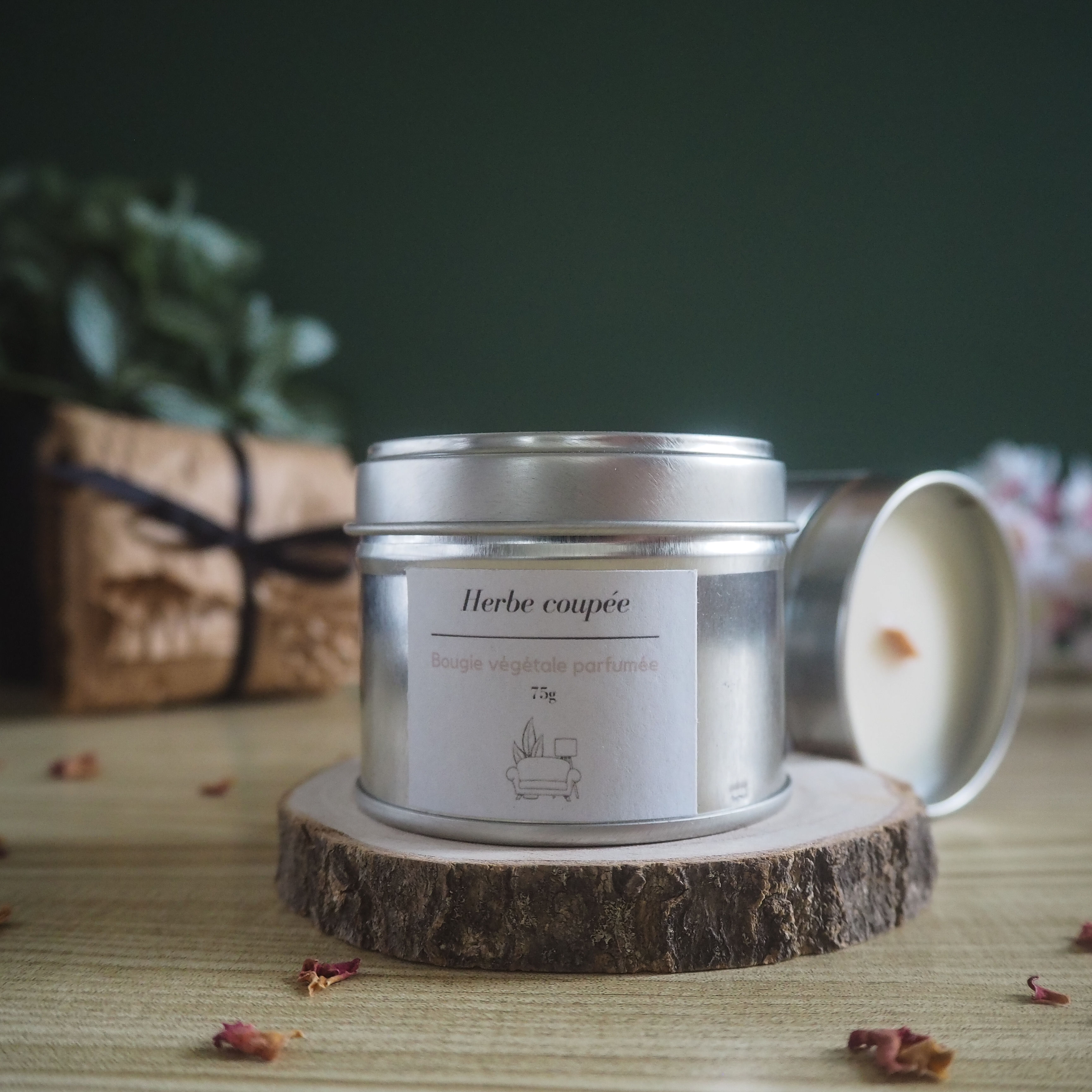 Bougie parfumee herbe coupee vue de face Eleces