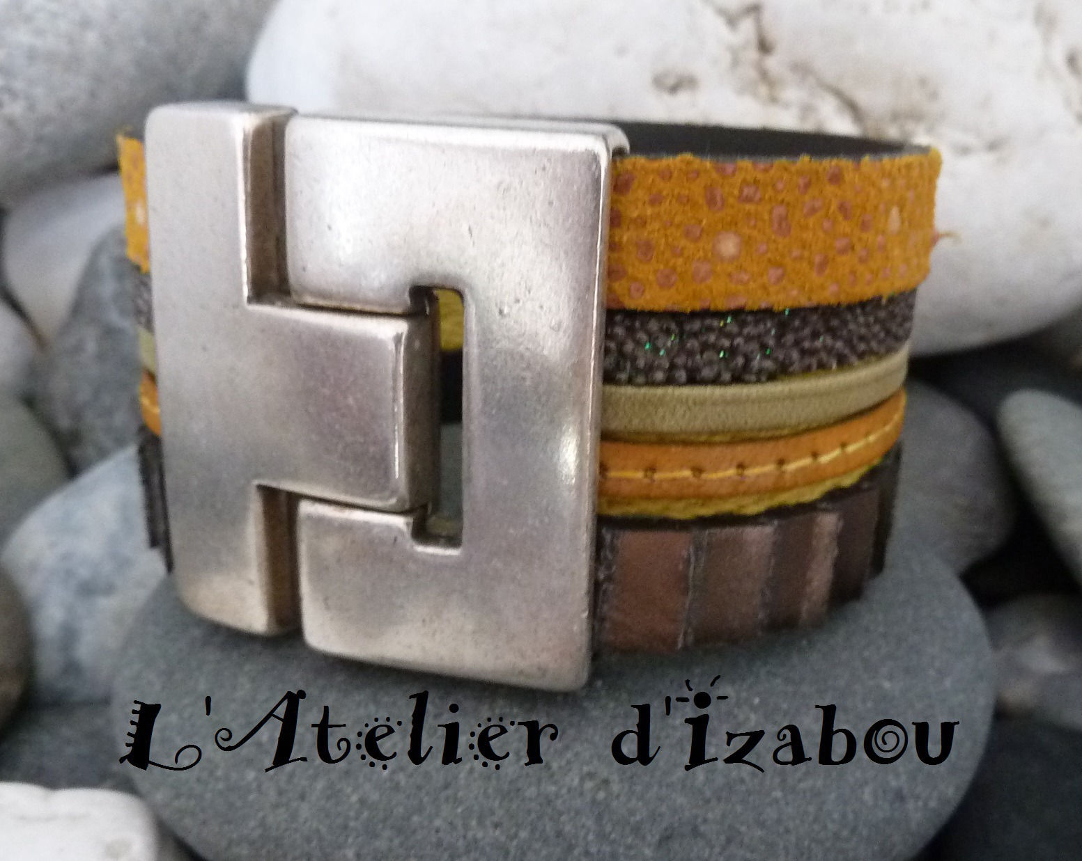 Bracelet manchette large multirangs cuirs kaki et ocre jaune
