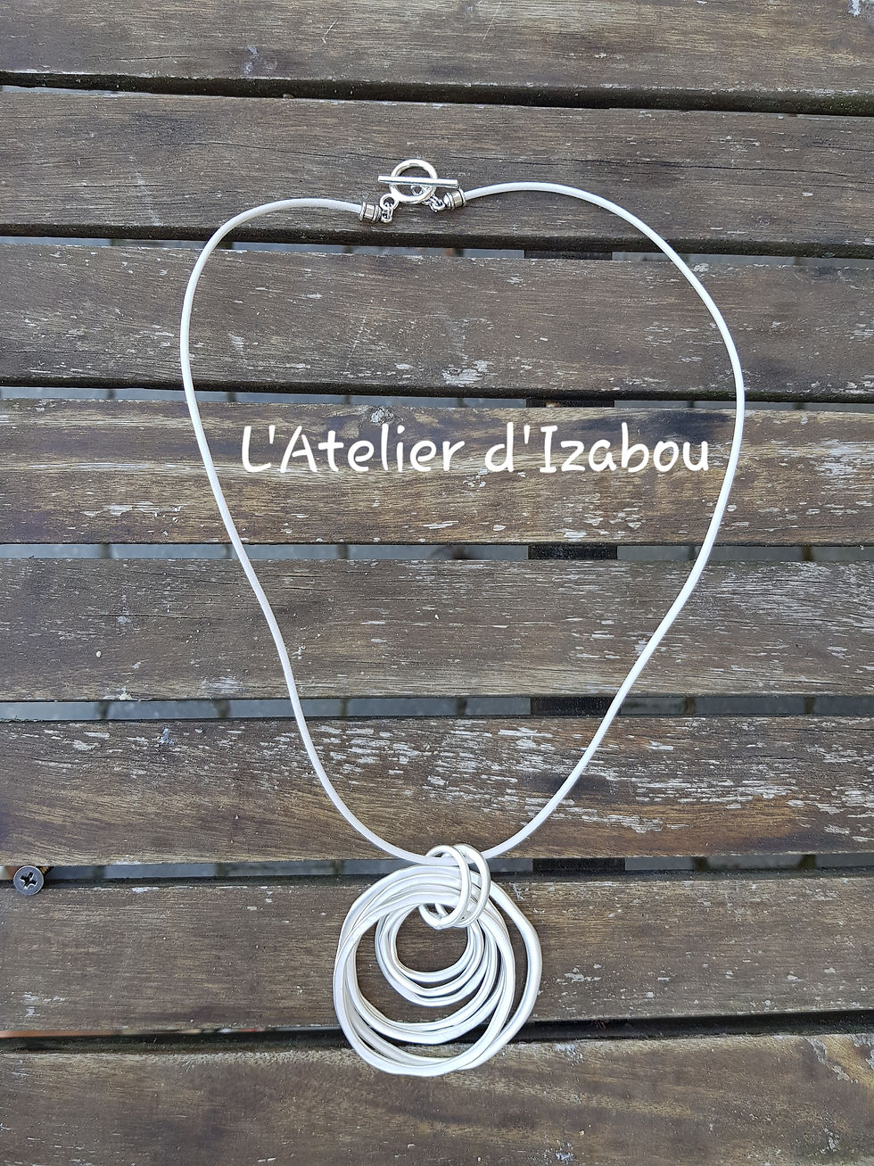 Miniature : Collier fin cuir noir ou blanc et pendentif anneaux irréguliers