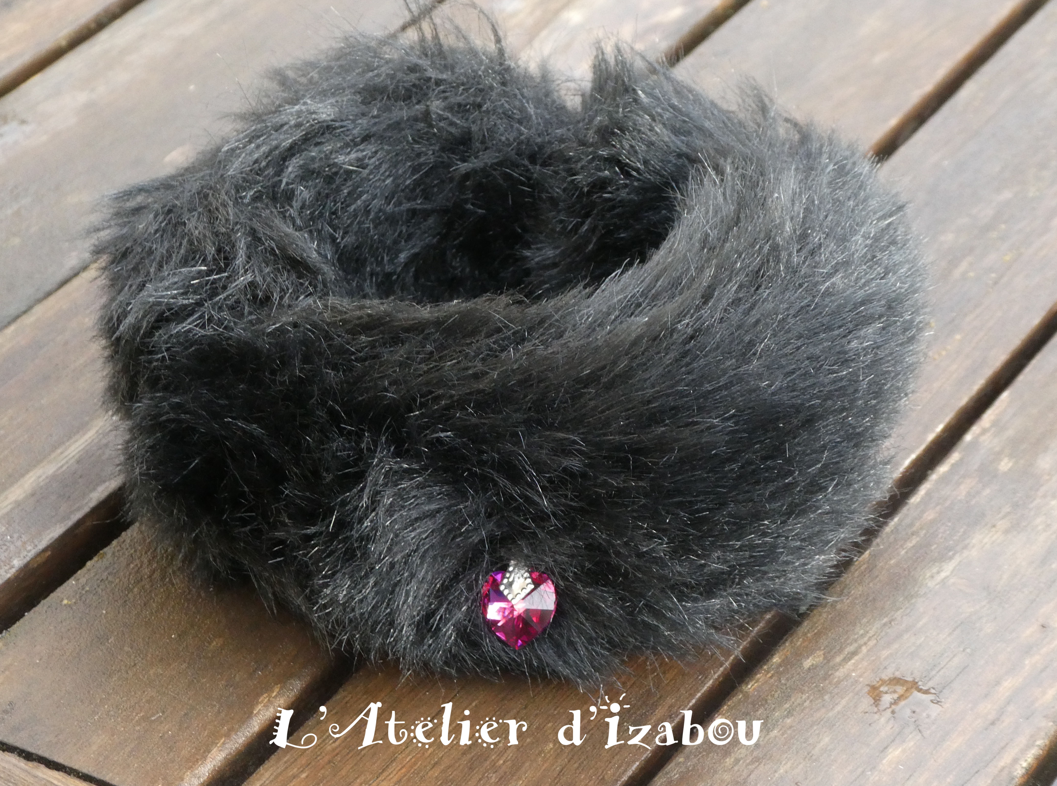 Bracelet manchette fourrure et coeur Swarovski rose