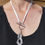 Miniature : Collier original femme mi long pendentif plume et daim blanc