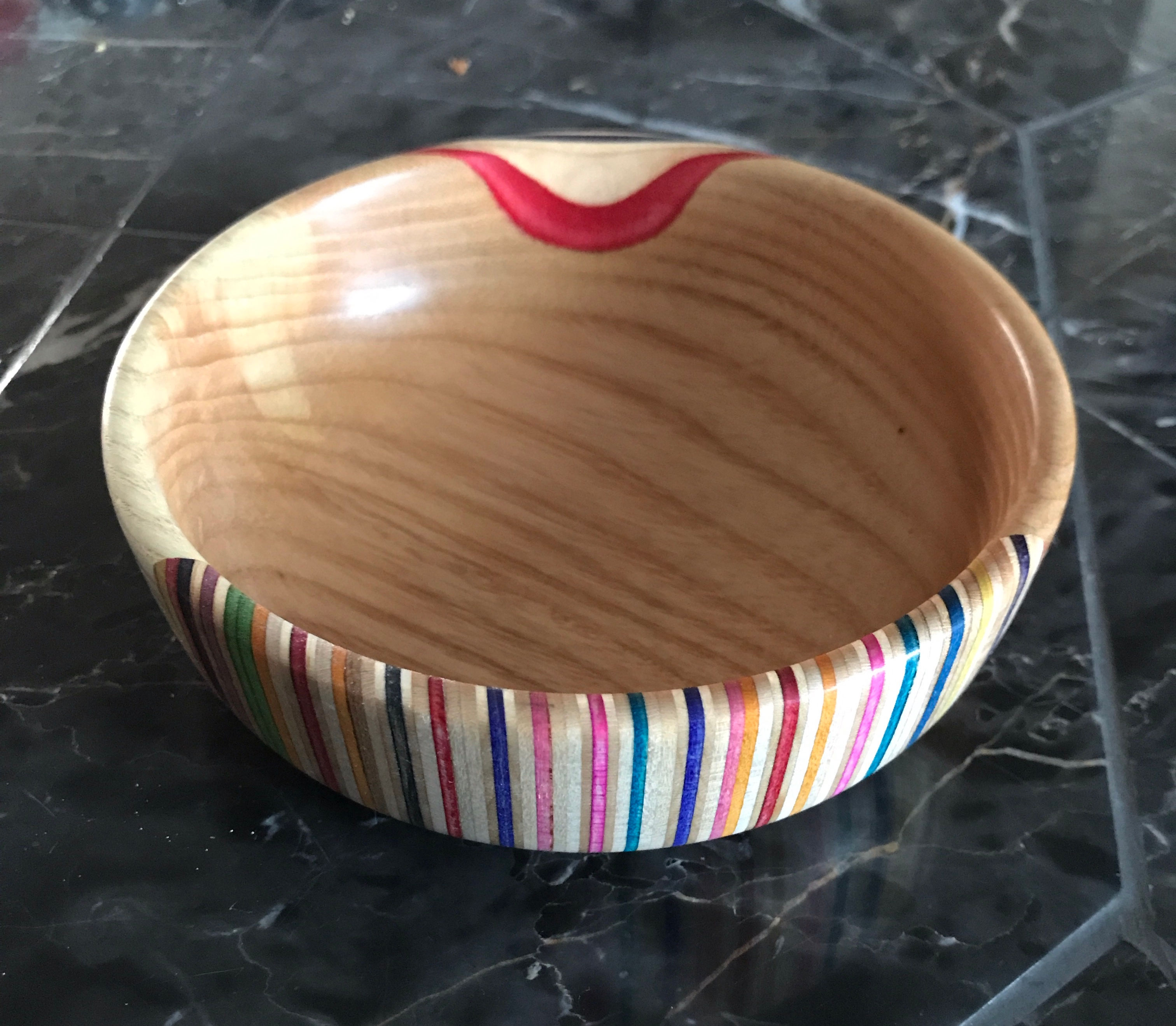 Skateboard/Ash hybrid bowl 