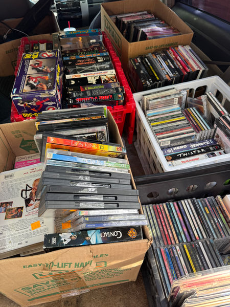 2Heavy Heads Records Record Store Springfield MO Missouri Vinyl CD Cassette VHS Buy Sell Trade.JPG