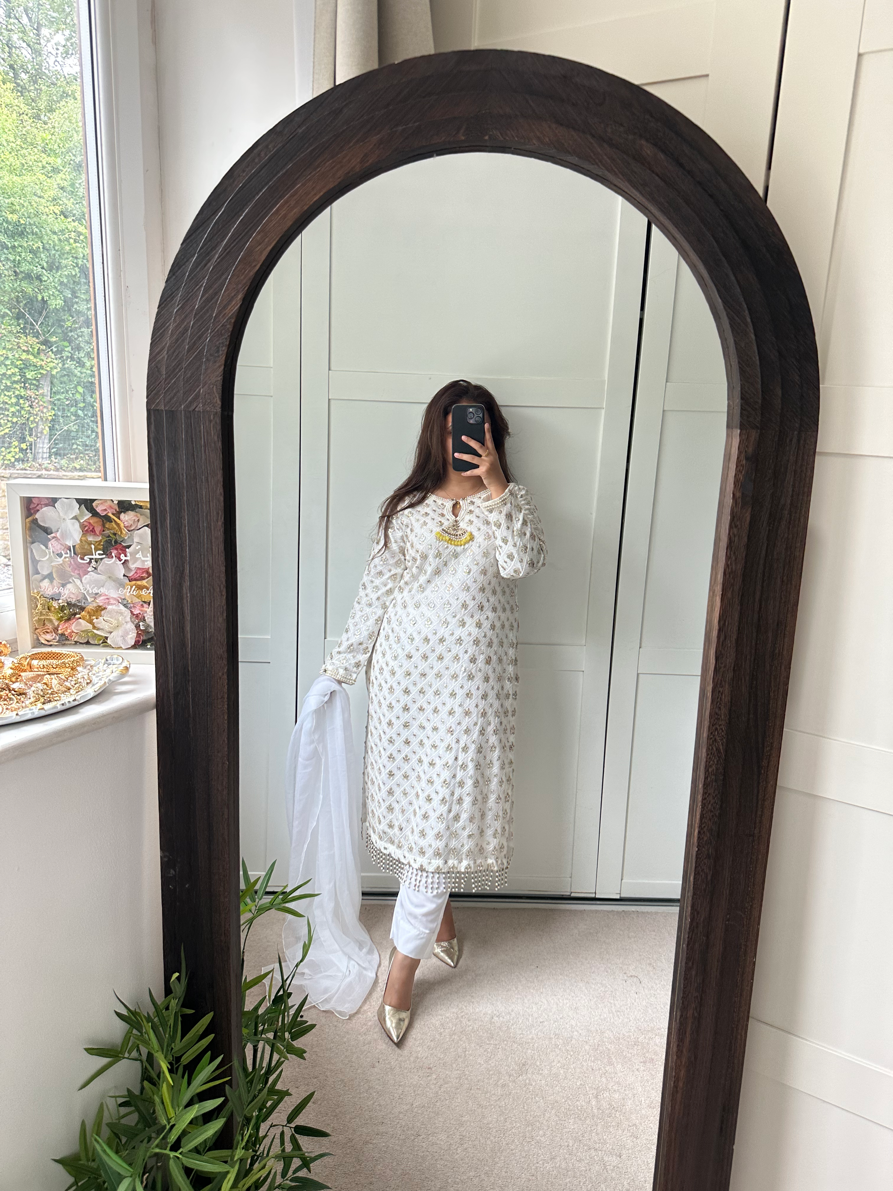 White Chikankari 🤍