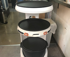 配膳ロボットも大活躍