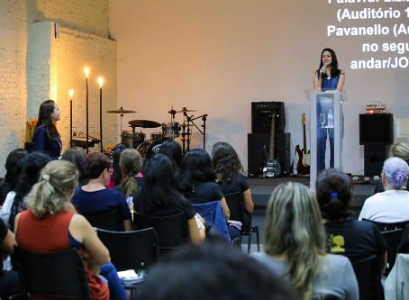 "Maravilha é ser uma mulher de Deus” é tema de palestra realizada por Liziane