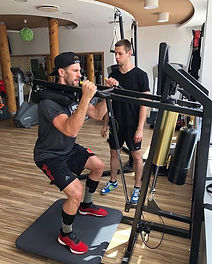 Marek Hrivik a Keiser Squat