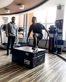 Andrej Sekera a Keiser Functioal Trainer