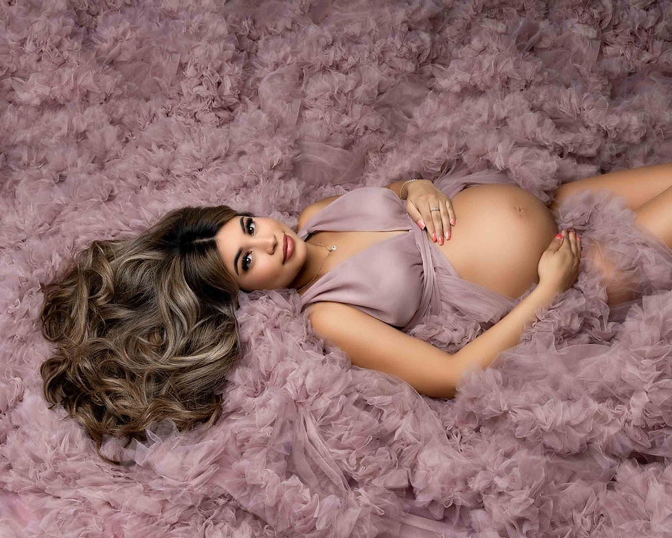 When Is the Best Time to Book a Maternity Photo Session?