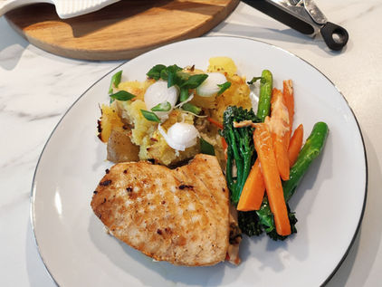 "Delicious and Nutritious: Tasty Tuna with Vegetable Garnish Recipe"