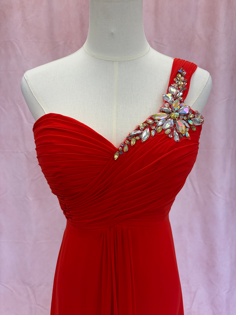 Miniatura: Long Red Dress with Rhinestones on Shoulder