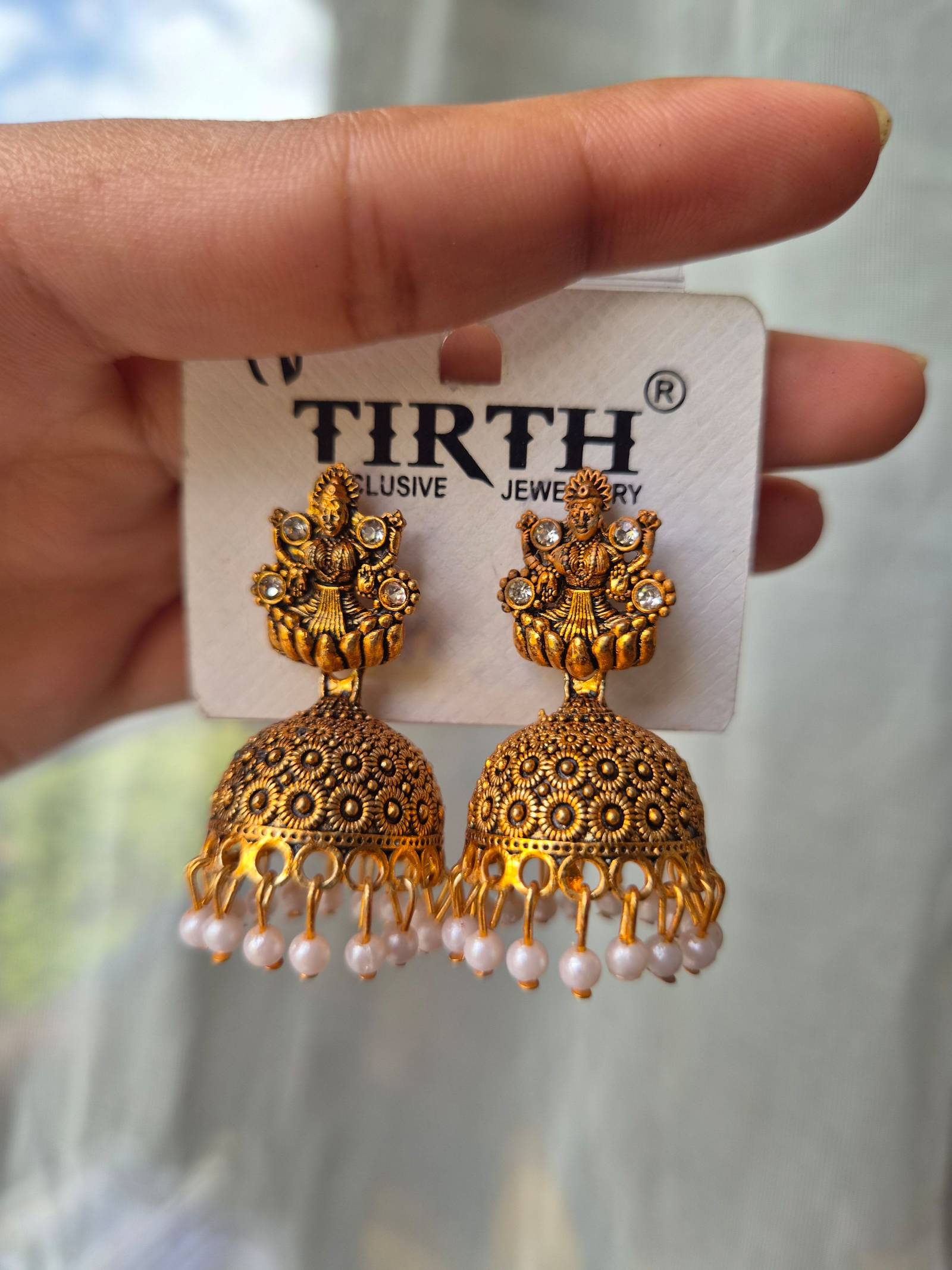 Boucles d'oreilles traditionnelles dorées Jhumka
