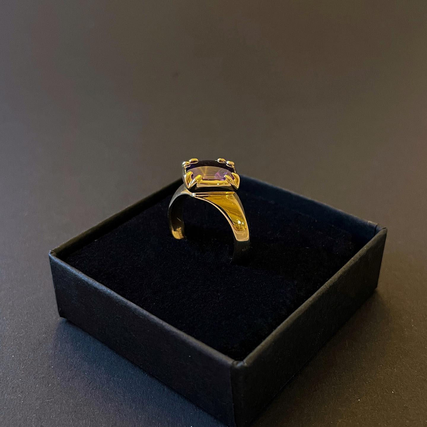 Kultainen Ametistisormus