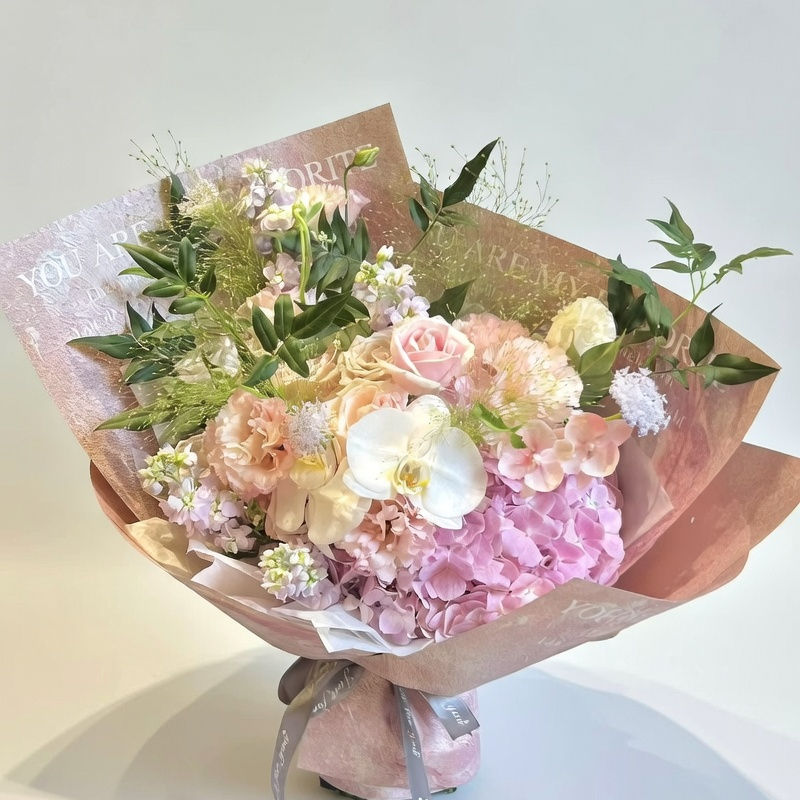 粉色繡球花蝴蝶蘭混搭花束 - 香港精品花藝設計 - 奢華浪漫發光花束