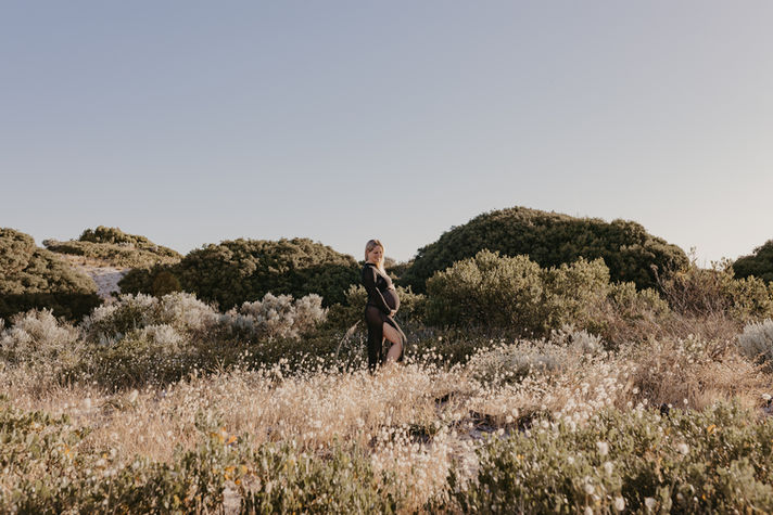 Maternity session in Perth. Perth family photographer. Perth newborn photographer. Newborn photography, family photographer Perth. Best photographer in Perth. Perth baby photographer. Cake Smash, milestone session. Baby, family, maternity photographer, studio photographer