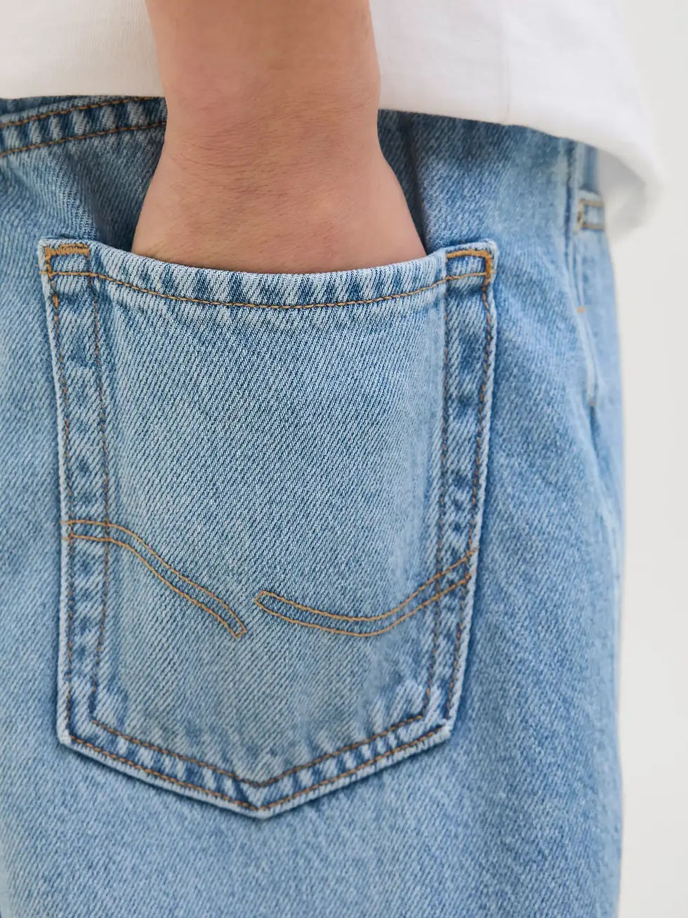 Miniatura: BERMUDA TONY