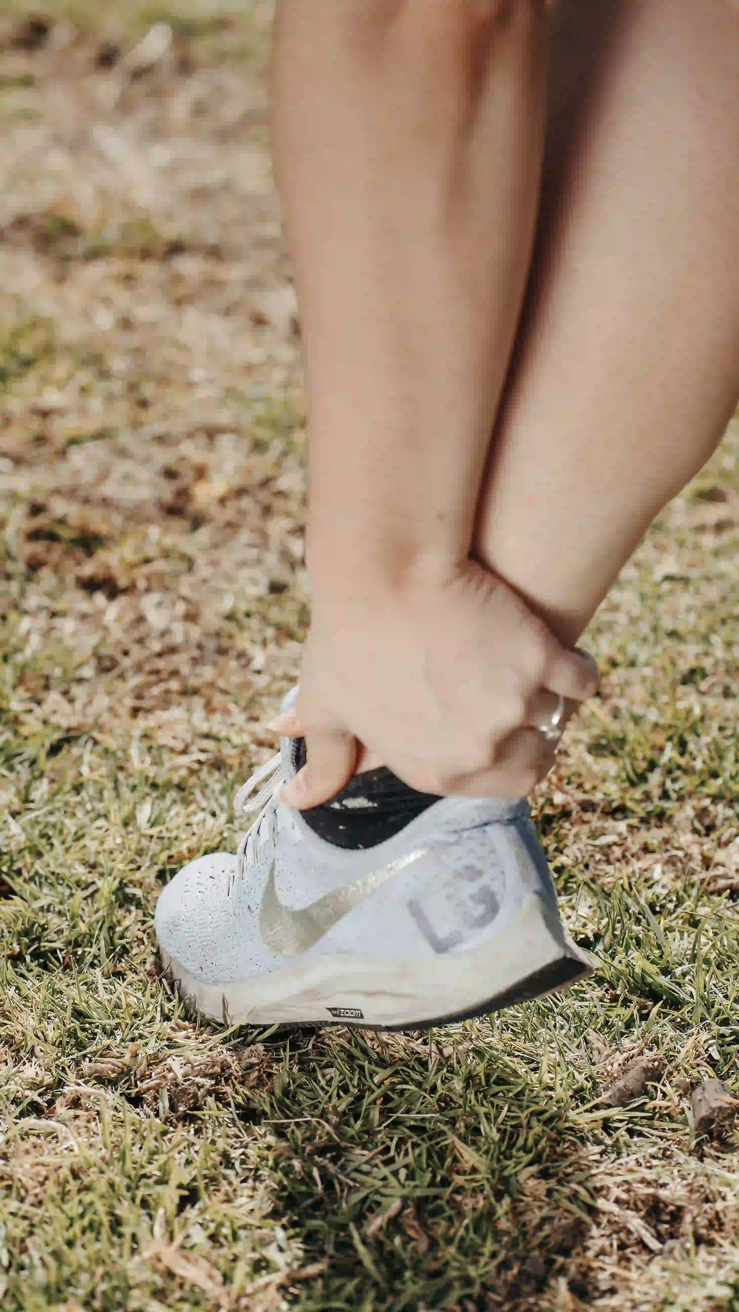 Patient suffering from an achilles tendinitis being treated by Kinoveo physiotherapist in Kanata