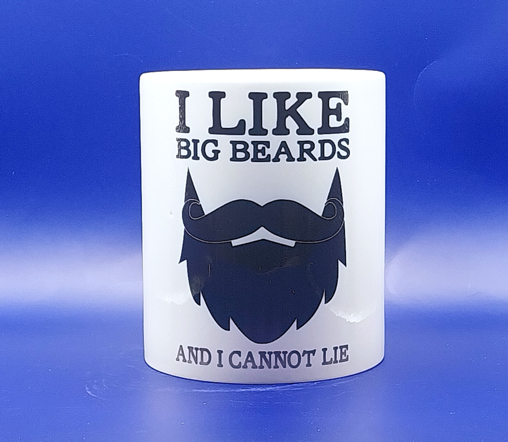 Mug blanc avec texte I LIKE BIG BEARDS AND I CANNOT LIE avec dessin FLOCTOP