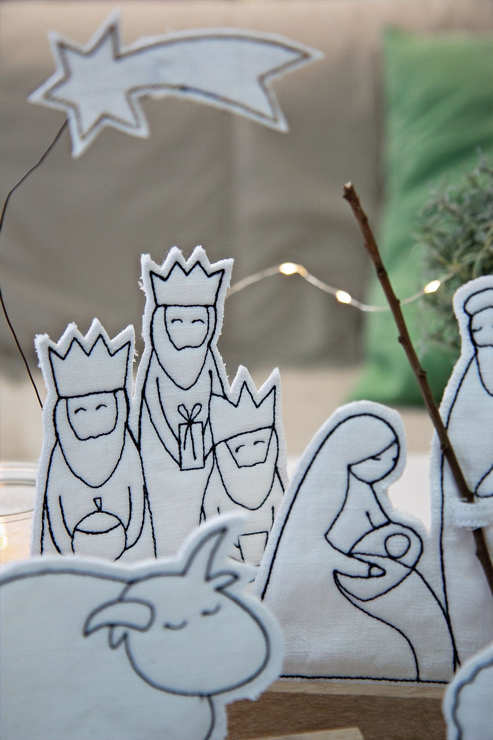 Miniaturbild: Embroidered Nativity Scene Standing Decoration