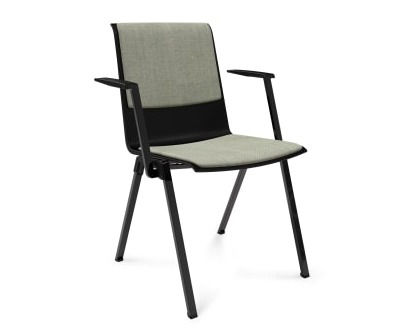 Ergonomischer Konferenzstuhl freigestellt – Bärtsch + Dobal Objekteinrichtung Chur