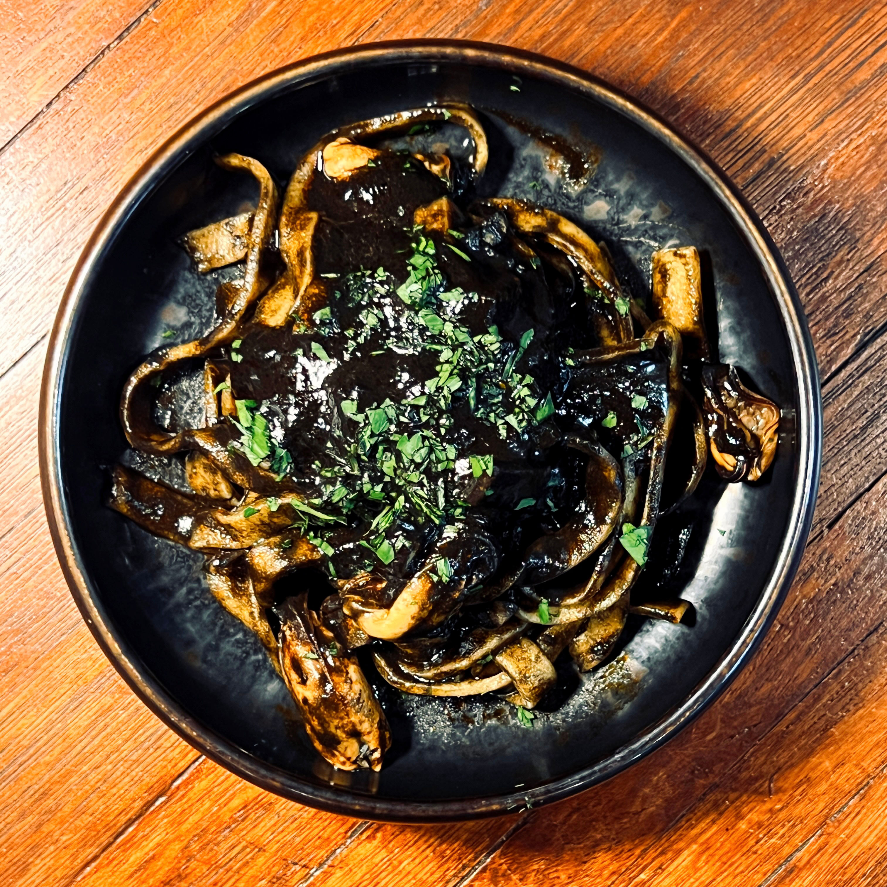Fettuccine al Nero di Seppia, Cozze e Totani