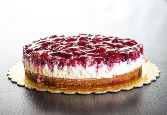  Description: the most delicate biscuit, light, airy cream cheese and lots of raspberries
      Price: diameter 22 cm, weight about 1400 g - 45 euros
     Ingredients: raspberries, wheat flour, sour cream, eggs, cream, cream cheese, sugar, vanilla, corn starch