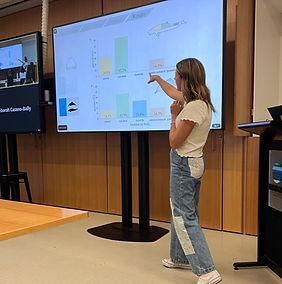 Caitlin Nicholls presenting her research at the Society for Marine Mammalogy Student Chapter conference