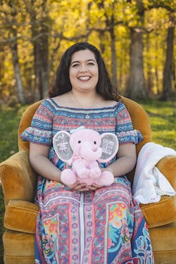 loss mama holding teddy bear