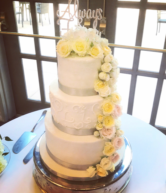 #buttercreamicedweddingcake
