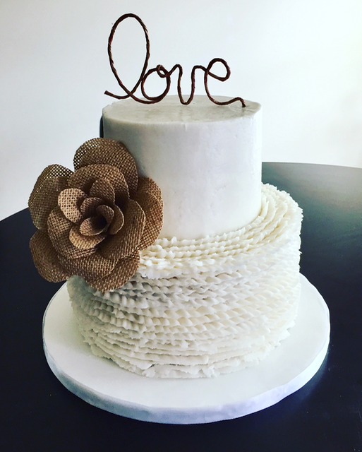 #rusticweddingcake #burlapweddingcak
