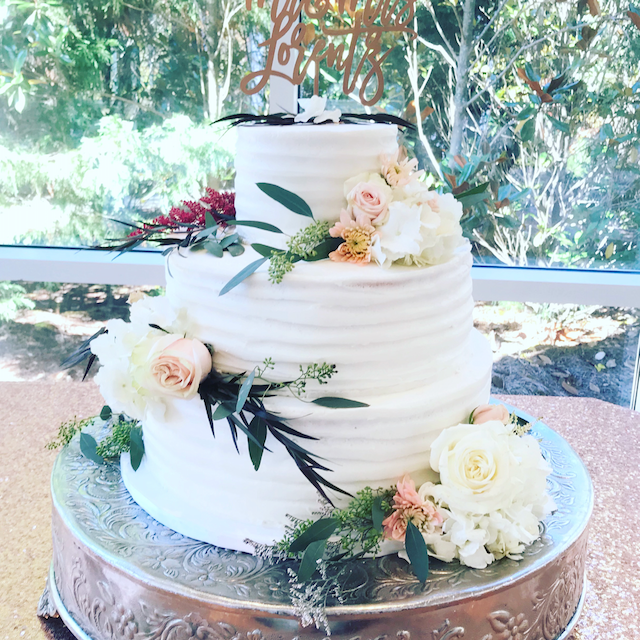 #buttercreamicedweddingcake