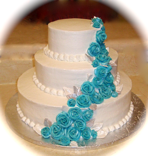 Wedding Cake Pool Blue Roses.png