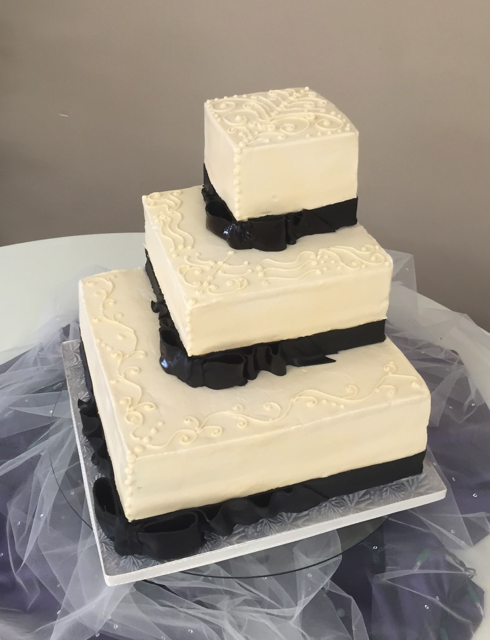Wedding Cake Offset Ivory Square.png