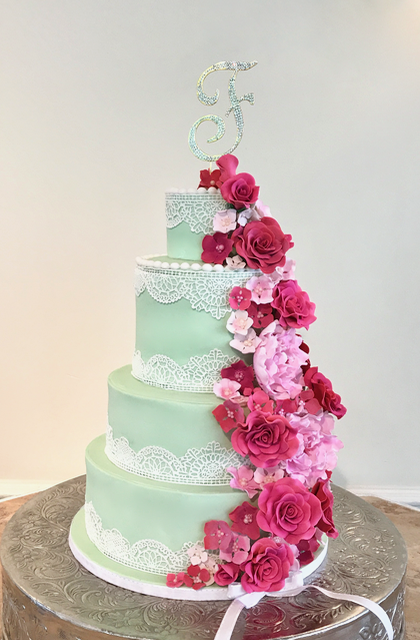 #sugarflowers #weddingcake