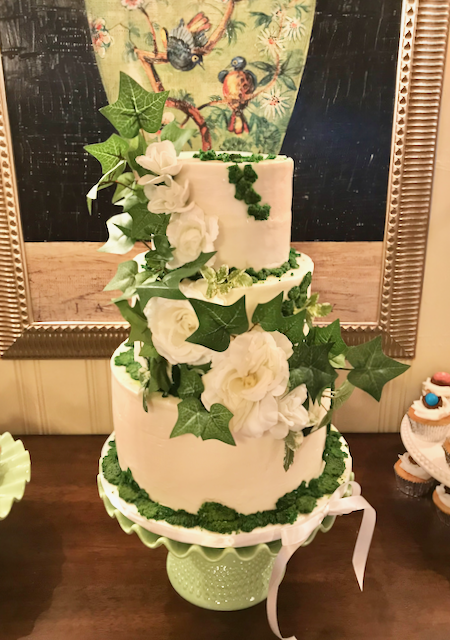 #greeneryweddingcake #moss