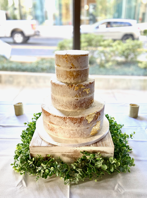 Semi-Naked Cake; Naked Cake