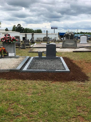 The Difference Between Granite and Marble Monuments