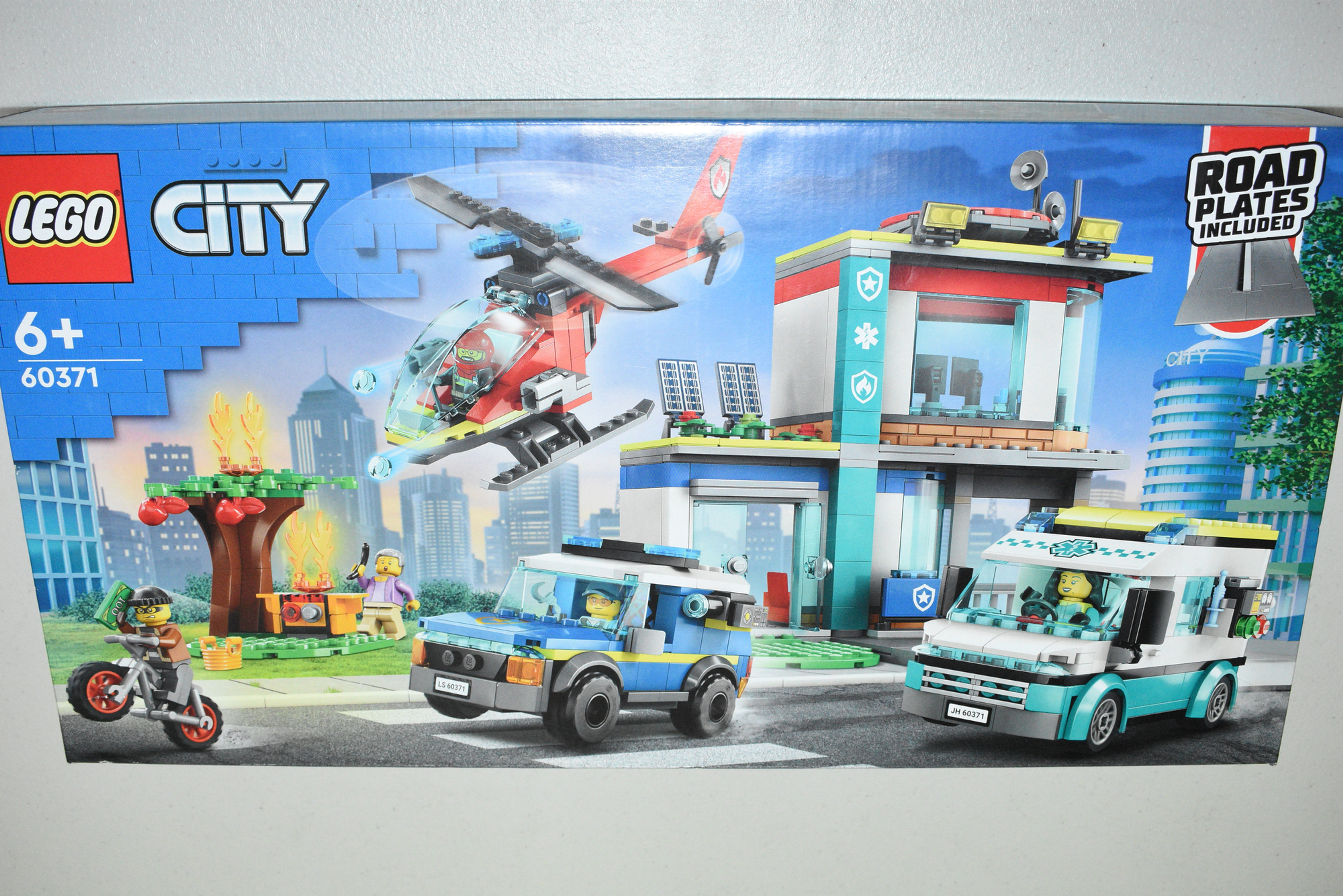 LEGO City 60371 Emergency Vehicles HQ