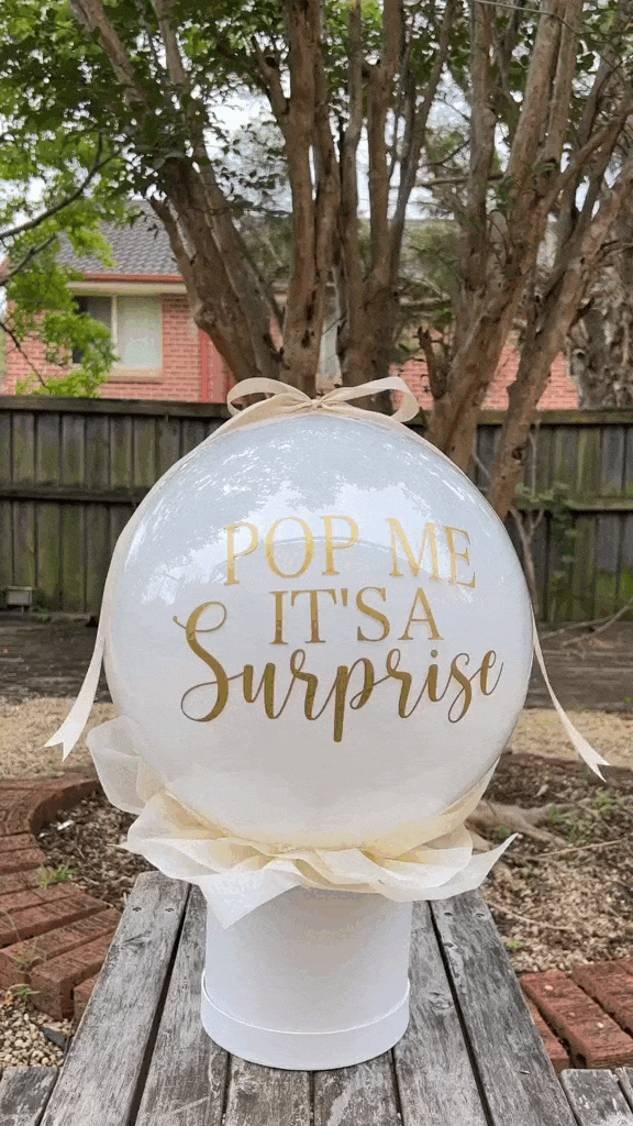 Discover our magical Surprise Balloons — each one hides something special inside. From plush toys and confetti to gift cards and mini notes, it’s the perfect wow moment for birthdays, proposals or just because.