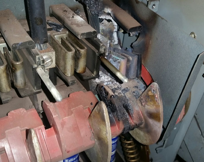 Air Conpressor Electrical Disconnect Broken.jpeg