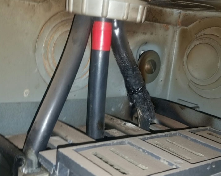 Air Conpressor Electrical Disconnect Broken_Melted Wire.jpeg