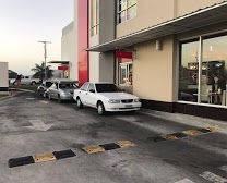 RESALTOS DE PLASTICO EN WESTLAND MALL LLEVAN 4 AÑOS SIN NINGUNA FALLA