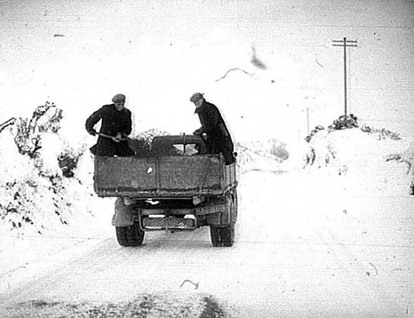 A30 snow 1944 gritting road