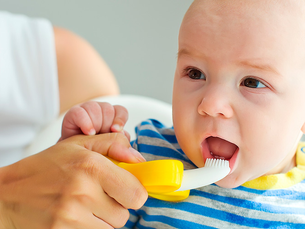 Como Cuidar dos Dentes do Bebê?