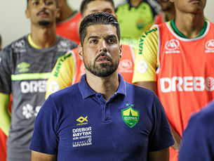 “Não estamos jogamos numa várzea”, declara António Oliveira após jogo contra o Santos